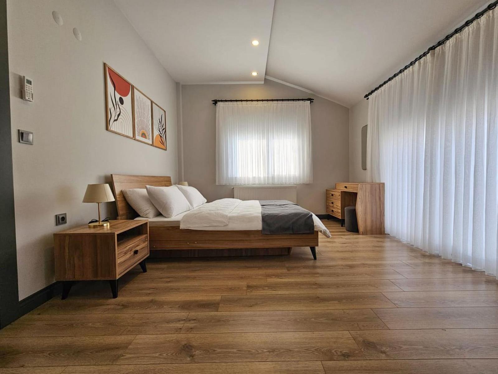 New Flat&large Living Space 2-6 Near By Lara Daire *