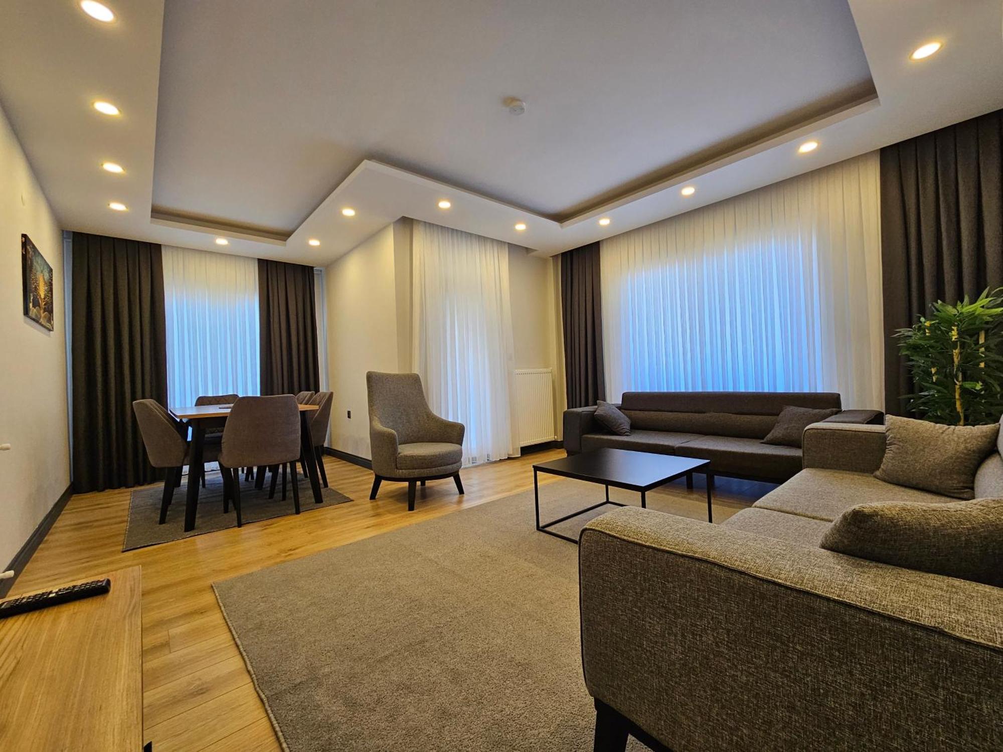 Daire New Flat&large Living Space 2-6 Near By Lara *